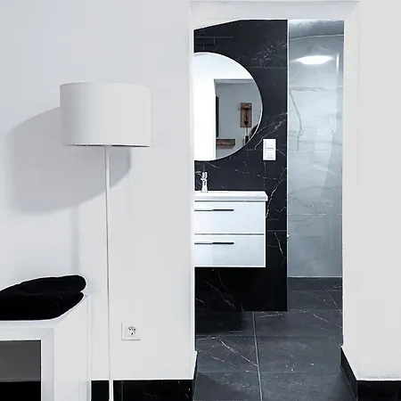 Living&comfort Penthouse-suite - Netflix, Kingsize Beds, Fast Wi-fi, Espresso