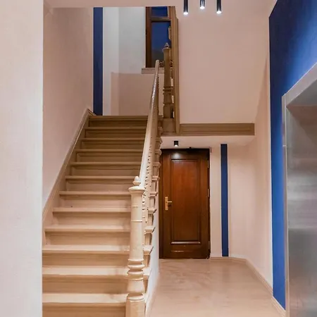 Living&comfort Penthouse-suite - Netflix, Kingsize Beds, Fast Wi-fi, Espresso Apartman