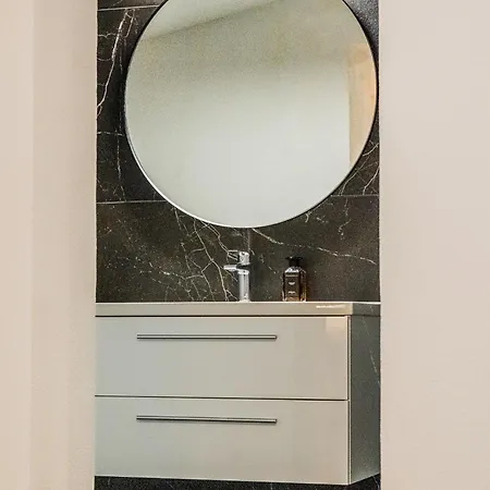 Living&comfort Penthouse-suite - Netflix, Kingsize Beds, Fast Wi-fi, Espresso Magdeburg